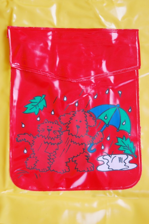 R-1020K-1006 yellow and red shiny pvc vinyl girls raincoats pocket with flap and dog cat print Furthertrade.com the best raincoat manufacturers and suppliers
